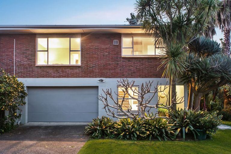 Photo of property in 3/14 Frieston Road, Milford, Auckland, 0620