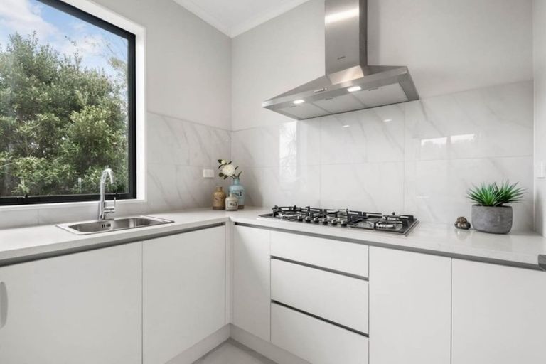 Photo of property in 408b East Coast Road, Sunnynook, Auckland, 0630