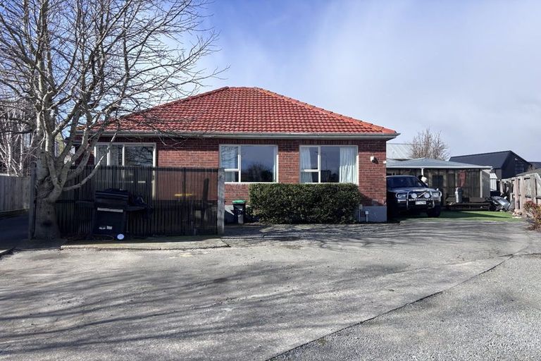Photo of property in 13 Broadbent Street, Riccarton, Christchurch, 8041