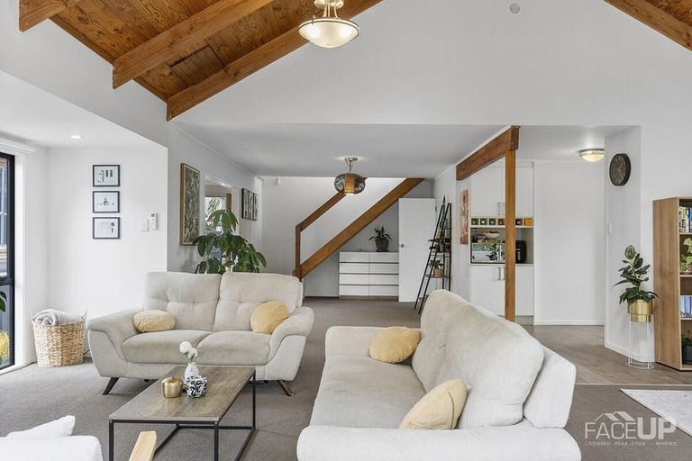 Photo of property in 50 Lagoon Way, West Harbour, Auckland, 0618