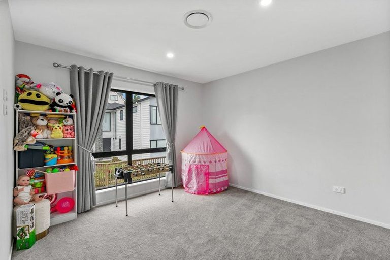 Photo of property in 4 Tawapou Close, Massey, Auckland, 0614