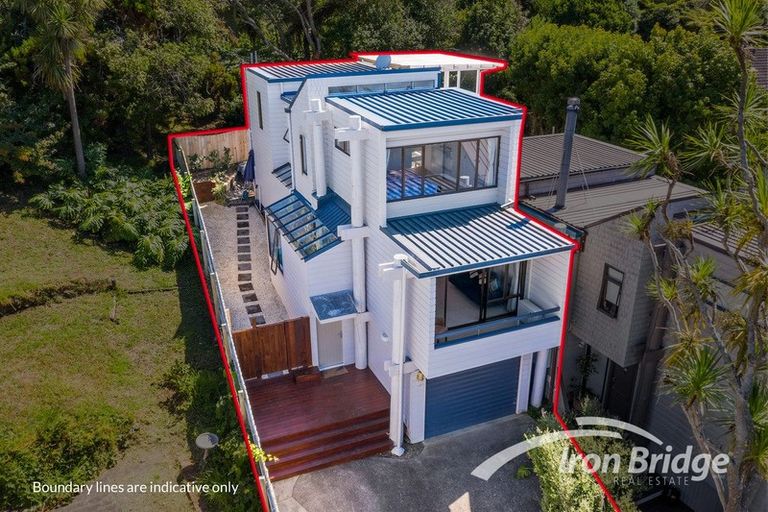 Photo of property in 2/51 Seaton Road, Murrays Bay, Auckland, 0630