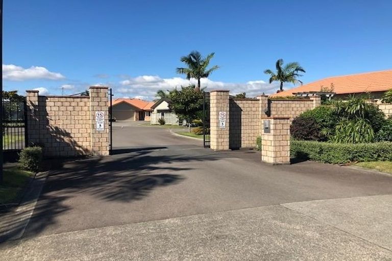 Photo of property in 2/100 Millers Road, Brookfield, Tauranga, 3110