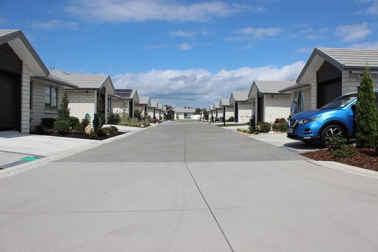 Photo of property in 12 Lance Way, Papamoa, 3118