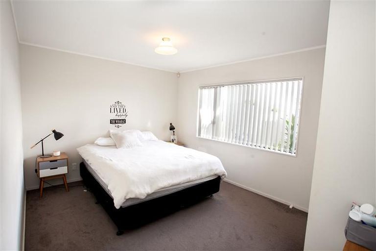 Photo of property in 2/27 Kopara Place, Clendon Park, Auckland, 2103