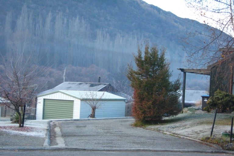 Photo of property in 20 Daveys Place, Arrowtown, 9302