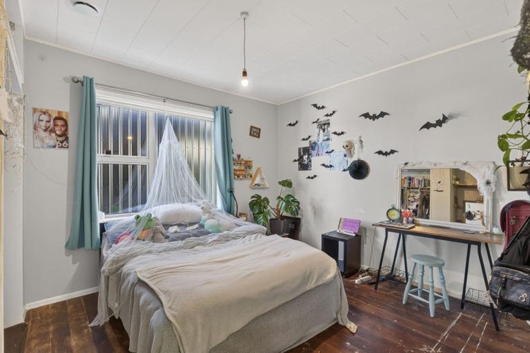 Photo of property in 83 Tukapa Street, Westown, New Plymouth, 4310