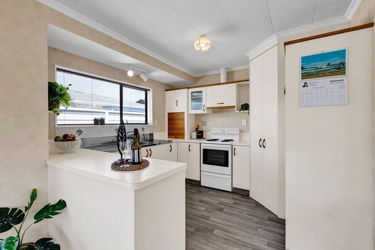 Photo of property in 28c Tukapa Street, Westown, New Plymouth, 4310