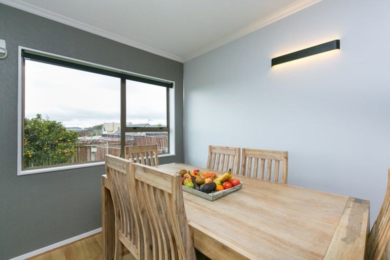 Photo of property in 9b Poplar Grove, Whalers Gate, New Plymouth, 4310