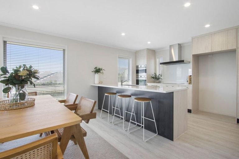 Photo of property in 17 Te Kaka Place, Omokoroa, 3114