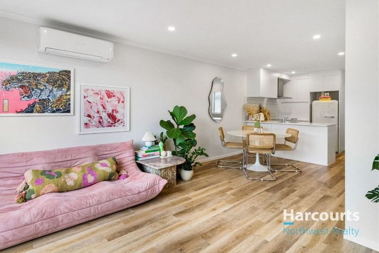 Photo of property in 5 Wharara Lane, Massey, Auckland, 0614