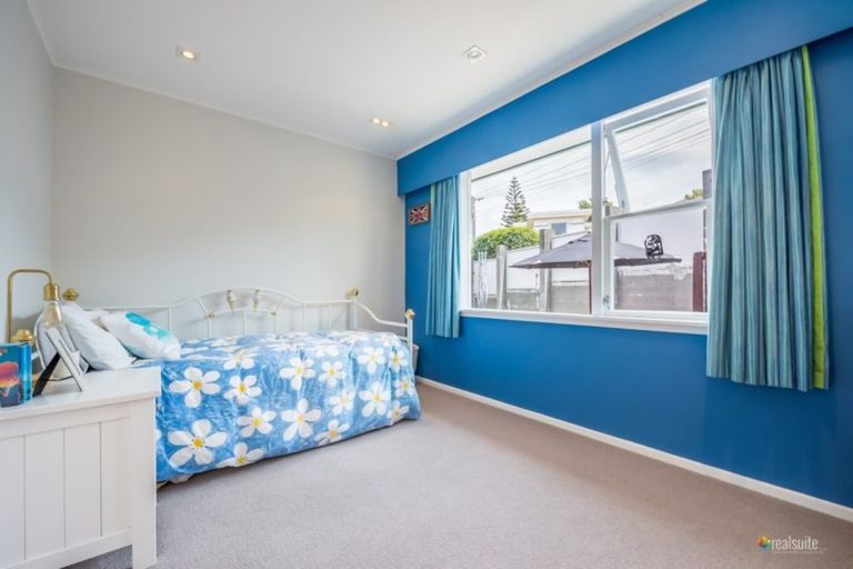 Photo of property in 15 Wilson Grove, Normandale, Lower Hutt, 5010