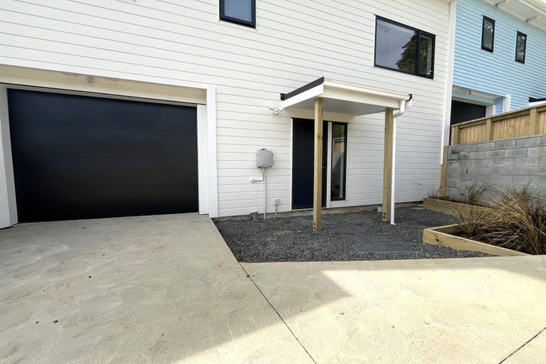 Photo of property in 49 Taylor Terrace, Tawa, Wellington, 5028