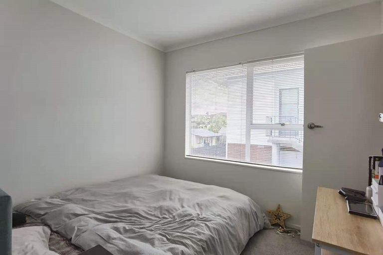 Photo of property in 35 Triangle Road, Massey, Auckland, 0614