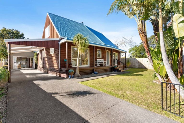 Photo of property in 127 Mckellar Place, Whangamata, 3620