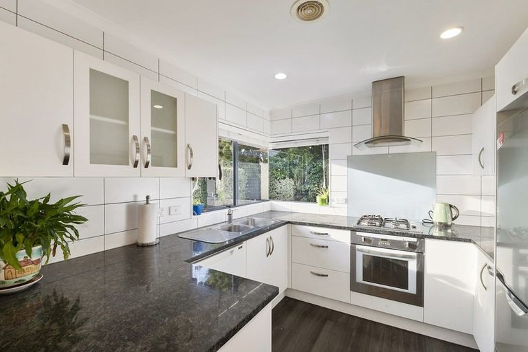 Photo of property in 18 Robert Grove, Paraparaumu, 5032