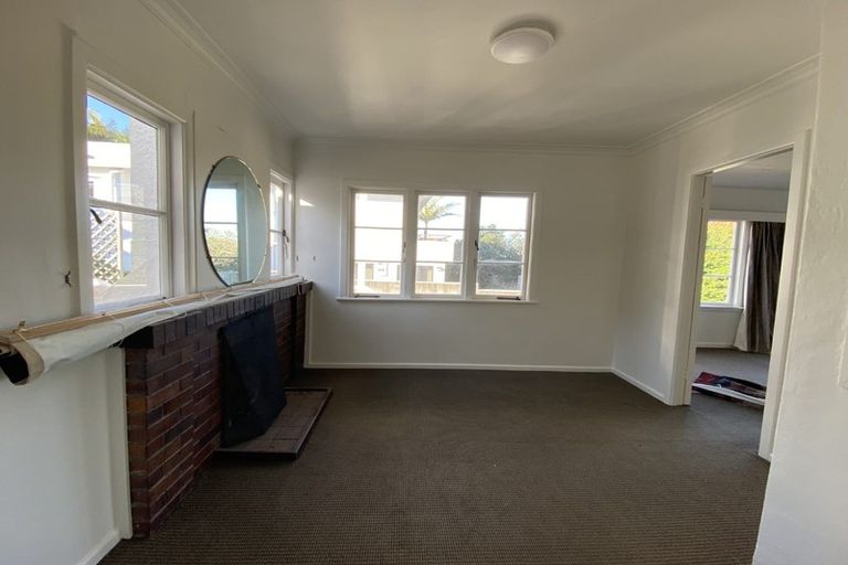 Photo of property in 1/50 Masterton Road, Rothesay Bay, Auckland, 0630