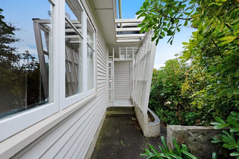 Photo of property in 46 Miles Crescent, Newlands, Wellington, 6037