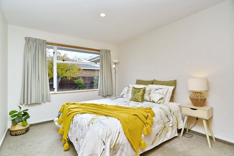 Photo of property in 31 Creese Place, Redwood, Christchurch, 8051