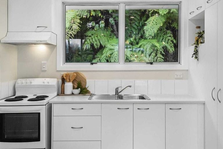 Photo of property in 1/26 Rewi Street, Torbay, Auckland, 0630