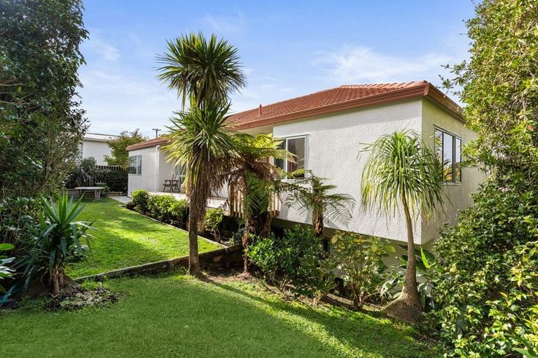 Photo of property in 1/36 Kowhai Road, Campbells Bay, Auckland, 0630