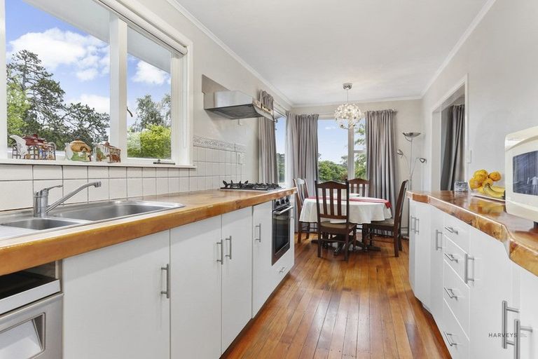 Photo of property in 512 West Coast Road, Oratia, Auckland, 0604