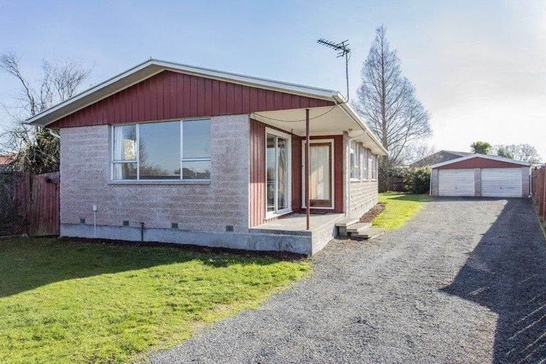 Photo of property in 12 Coates Place, Rangiora, 7400