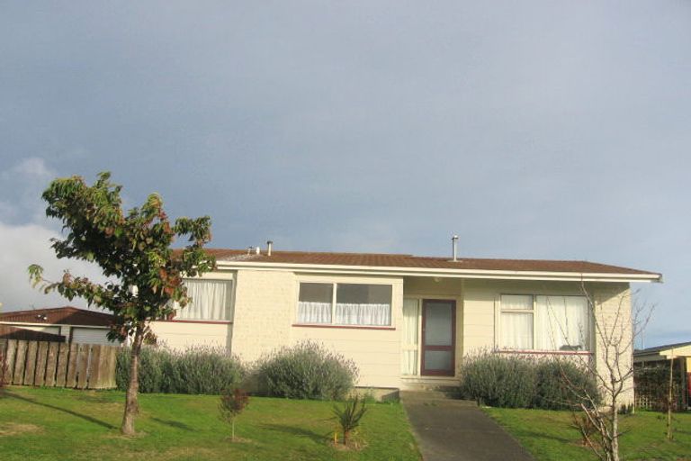 Photo of property in 15 Chelmarsh Place, Highbury, Palmerston North, 4412