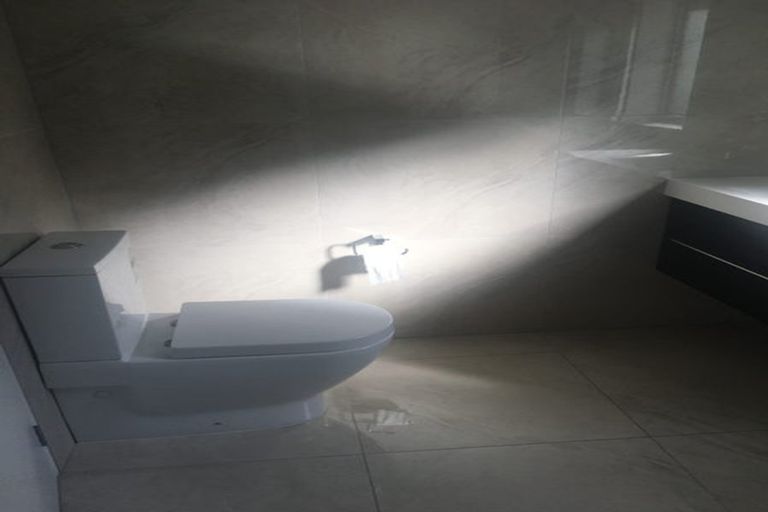 Photo of property in 40 Corricvale Way, Northcross, Auckland, 0630