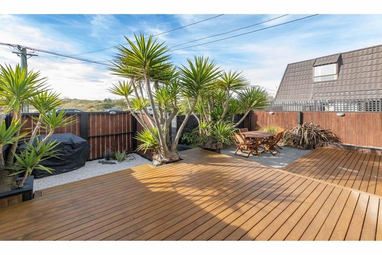 Photo of property in 523 Marine Parade, South New Brighton, Christchurch, 8062