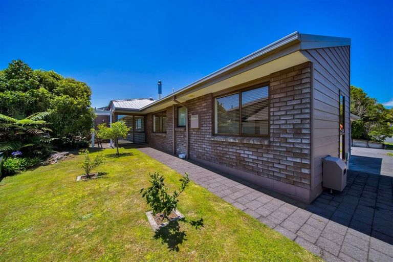 Photo of property in 36 Karina Road, Merrilands, New Plymouth, 4312