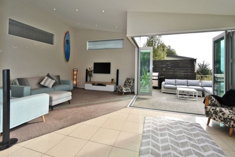 Photo of property in 11 Maurice Knowles Lane, Cashmere, Christchurch, 8022