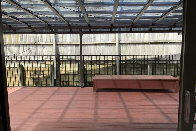 Photo of property in 21 Midhurst Avenue, Henderson, Auckland, 0612