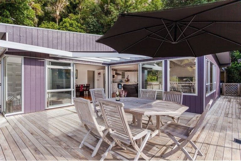 Photo of property in 46 Wood Bay Road, Titirangi, Auckland, 0604