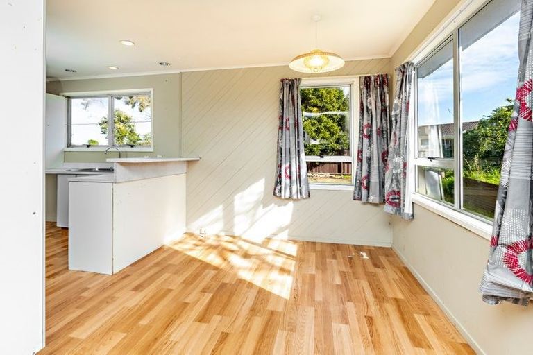 Photo of property in 15 Becker Drive, Weymouth, Auckland, 2103