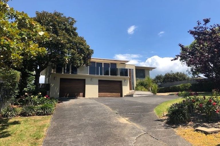 Photo of property in 8 Garmons Way, Castor Bay, Auckland, 0620