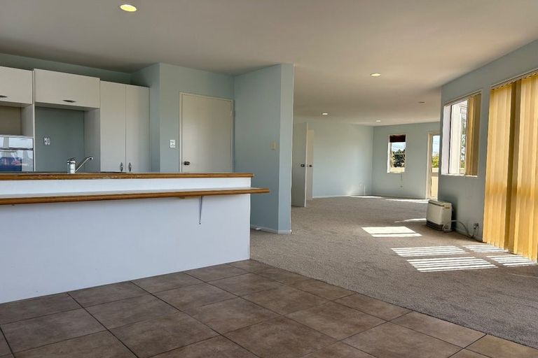 Photo of property in 2/991 Beach Road, Torbay, Auckland, 0630