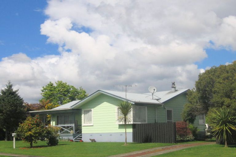 Photo of property in 21 Chaucer Place, Owhata, Rotorua, 3010