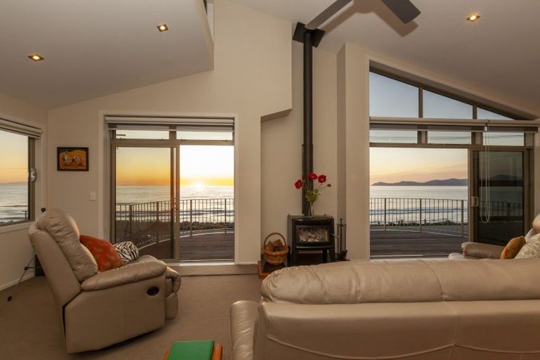 Photo of property in 52 The Parade, Paekakariki, 5034