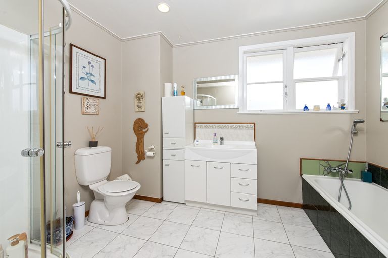 Photo of property in 16 Kereru Street, Henderson, Auckland, 0612