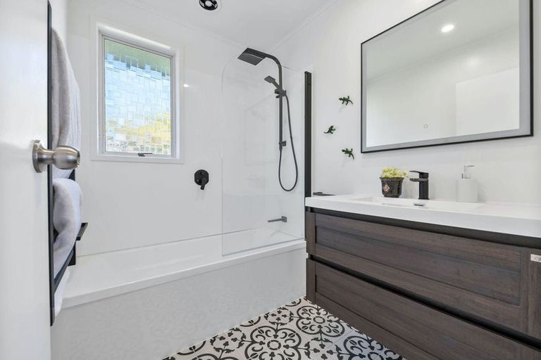 Photo of property in 25 Glynnbrooke Street, Te Atatu South, Auckland, 0610