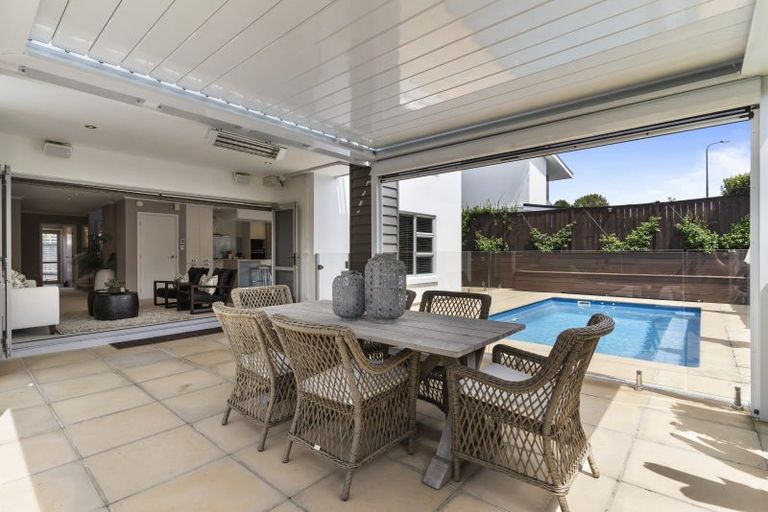 Photo of property in 14 Tranquility Rise, Mellons Bay, Auckland, 2014