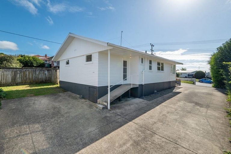 Photo of property in 199 Chivalry Road, Glenfield, Auckland, 0629