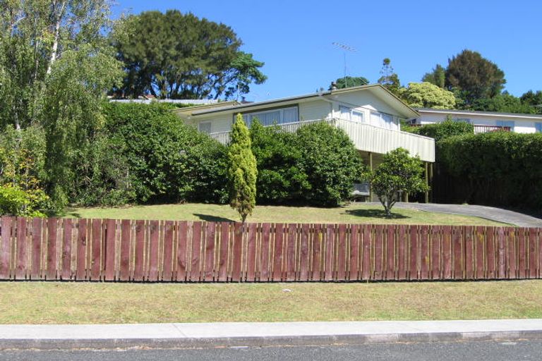Photo of property in 28 Nor'east Drive, Northcross, Auckland, 0632