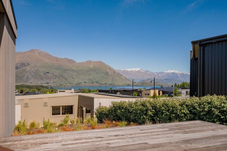 Photo of property in 6 Akitu Rise, Wanaka, 9305