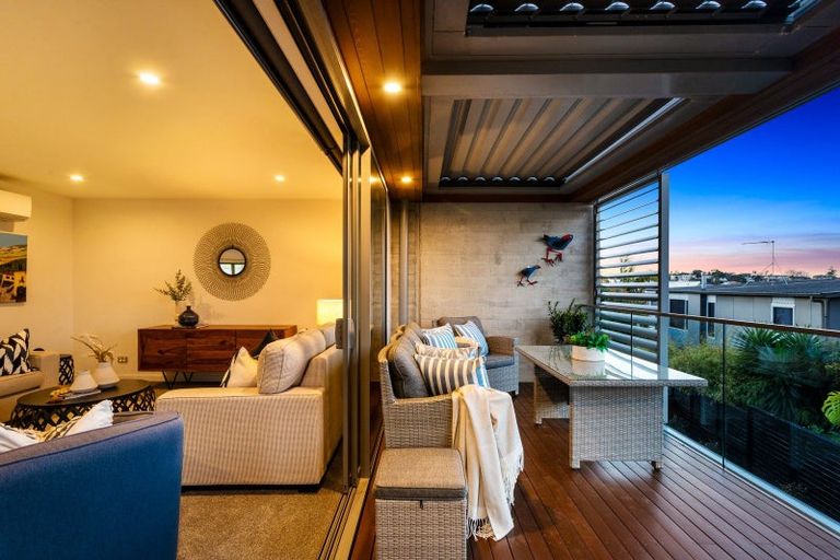 Photo of property in 1 Newhaven Terrace, Mairangi Bay, Auckland, 0630