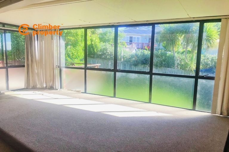 Photo of property in 2/9 Adriatic Avenue, Henderson, Auckland, 0612