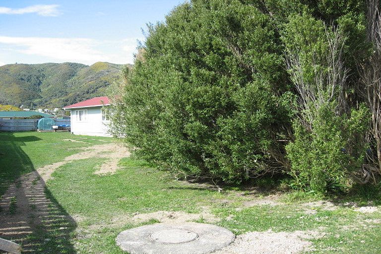 Photo of property in 52 Westminster Road, Wainuiomata, Lower Hutt, 5014