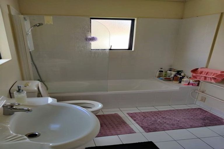 Photo of property in 14 Butia Avenue, Henderson, Auckland, 0612
