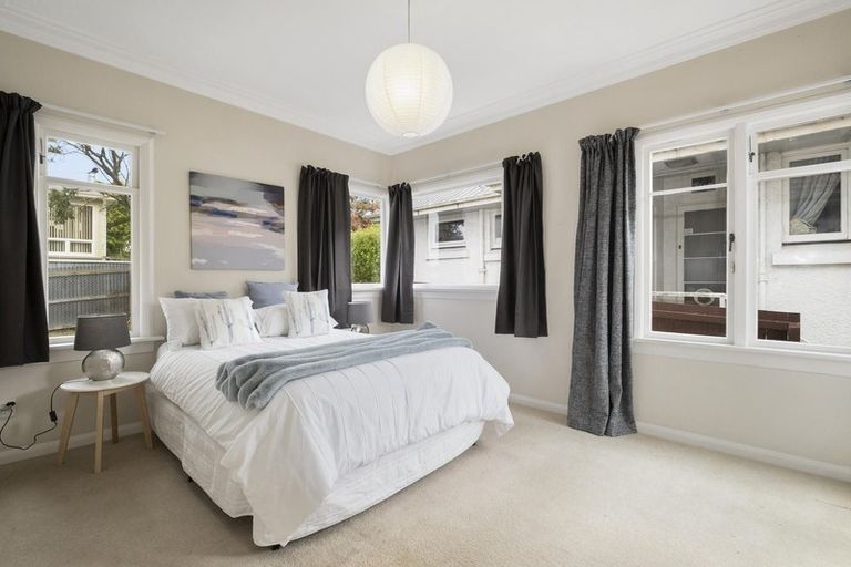 Photo of property in 129 Eglinton Road, Mornington, Dunedin, 9011
